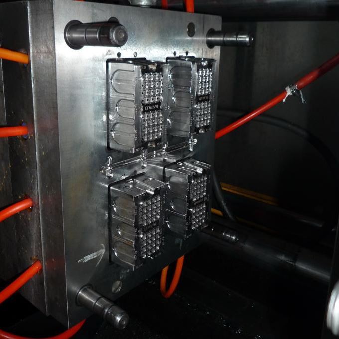 طريقة عملية صب حقن البلاستيك